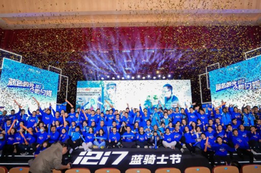 厦门公司年会活动策划是一项重要的工作，它涉及到活动的整体规划、组织、执行和评估。以下是一个针对公司年会的活动策划方案，供您参考